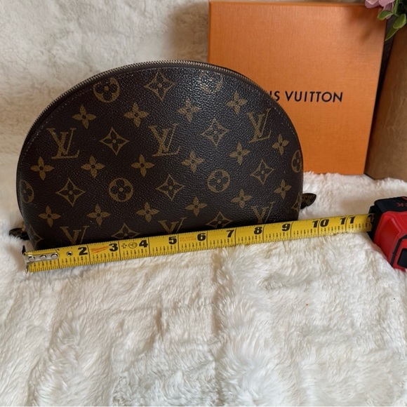 LV Monogram Daily Pouch - Picture 8 of 12